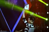 组图：满堂彩上演赌神之战 最萌美女魔术师挑战