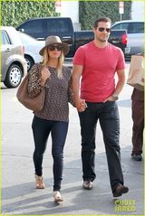 组图：《生活大爆炸》Penny牵手新超人