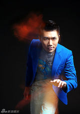 组图：泷潇春季时尚写真耍帅扮酷