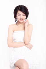 组图：杨渝渝冬日写真曼妙身姿展魅力