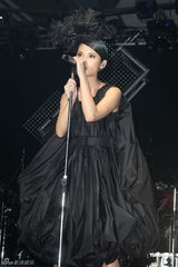 组图：杨丞琳个唱化身摇滚精灵 打造魔幻舞台