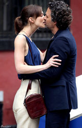 组图：凯拉-奈特利为新片拍摄浪漫吻戏