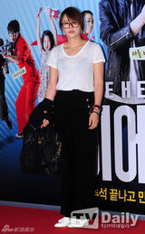 组图：2PM灿盛崔江熙等捧场《Hero》试映会