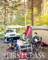 组图：李基宇姜京俊野外写真 尽情享受大自然