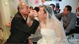 组图：北京两老年同性恋者完婚披婚纱