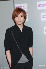 组图：容祖儿幻想有另一半 陈伟霆否认拍裸照