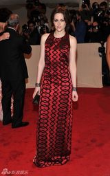 组图：美国时装学院庆典举行 众明星红毯竞艳