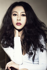 组图：贾媛媛全新生活写真 秀发飘逸妩媚柔情 