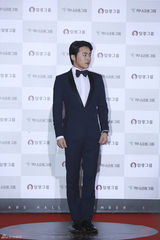 独家高清：群星闪耀大钟奖红毯 俊男靓女秒菲林