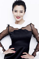 组图：演员曾培红唇写真灵动美艳