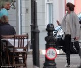 组图:艾玛-沃特森与帅导演密会 亲密贴面显暧昧