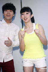 组图：曾昱嘉将开唱压力大 郭书瑶亲自下厨煮补品