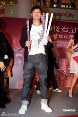 高清图：TVB《飞女正传》将播 蔡少芬肥婆造型亮相