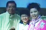 组图：李天一秀爱车照 全家幸福镜头盘点