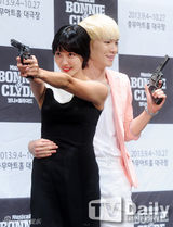 组图：SHINeeKey等宣传音乐剧《Bonnie&Clyde》