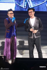 组图：苏永康香港开唱众星捧场 与钟镇涛互戴高帽