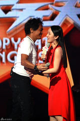 组图：齐秦热吻杨钰莹 齐豫恐选错遭弟记恨