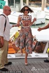 组图：《危险方法》记者会 奈特莉花裙黑超抢眼