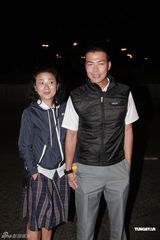 组图：曾志伟生日会指定穿校服 成龙刘嘉玲祝贺