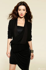 组图：李晟时尚大片 黑衣干练风尽显女王范