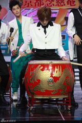 组图：《给力星期天》至上励合玩转大鼓遇“踢馆”