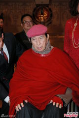 组图：92岁赌王坐轮椅赴寿宴 仅停留一小时