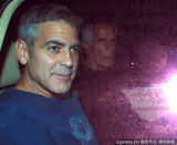 组图：皮特好事将近包场宴请好友乔治-克鲁尼