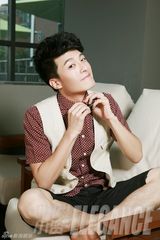 组图：孙艺洲时尚写真 绅士雅痞双面风范