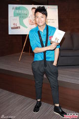 组图：张可颐劝邓萃雯勿太执着 望早发电视牌照