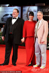 组图：《黑马》首映 布莱尔带初生儿子走红毯