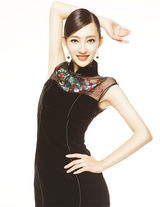 组图：王丽坤旗袍写真凸显玲珑曲线