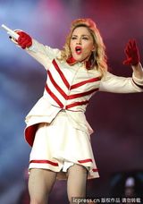 组图：麦当娜挑逗肌肉男上演致命诱惑