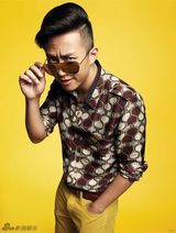 组图：邓超率性登杂志封面 要做有态度男人