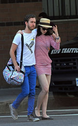 组图：好莱坞女星安妮-海瑟薇幸福完婚