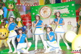 组图：Crayon Pop戴头盔现身握手会 大跳热舞