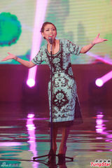 组图：金曲榜颁奖星光黯淡 张敬轩献主持处女秀