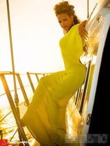 组图：克里斯蒂娜-米兰比基尼秀美胸 激情似火