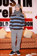 组图：侧田暂别香港乐坛泪洒现场 将移师北京发展