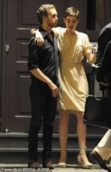 组图：好莱坞女星安妮-海瑟薇幸福完婚