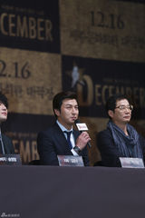 独家：JYJ金俊秀帅气宣传音乐剧《December》