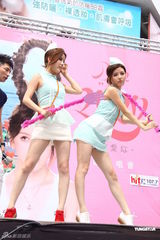 组图：BY2为新EP和写真造势 超短裙秀美腿