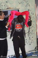 组图：罗志祥携新专辑进京 挑女友需考虑妈妈意见