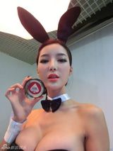 组图：嫩模李颖芝爆乳翘臀兔女郎装扮性感诱惑
