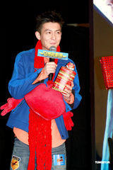 组图：陈冠希与女友感情稳定 最爱的女生是妈妈