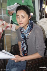 组图：刘蓓挑战暴力妈妈角色 邬君梅自嘲老不正经