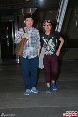 组图：乐易玲开生日派对 TVB花旦小生齐到贺