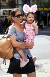 幻灯图：汤姆-克鲁斯女儿苏瑞变身小“兔女郎”