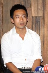 组图：汪小菲火速澄清未欠薪 上衣绷开闹笑话