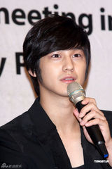 幻灯组图：韩版F4成员金范赴台湾举行粉丝见面会