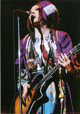 组图：雅Miyavi写真集锦 视觉系装扮华丽唯美